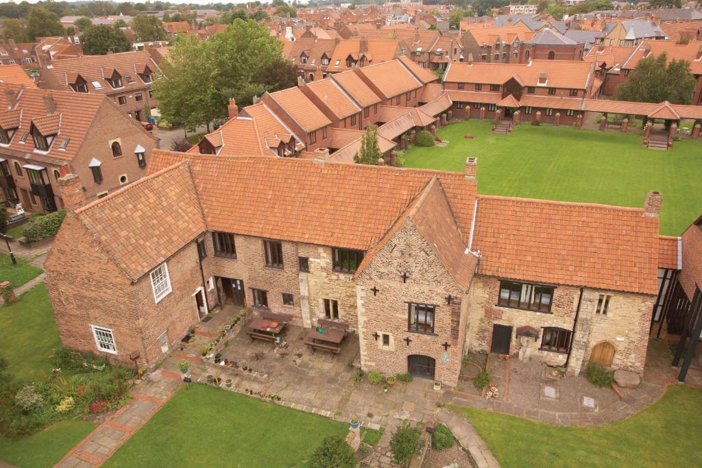 Yha Beverley Friary Экстерьер фото